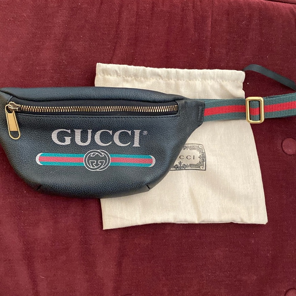 Small GUCCI leather fanny pack.